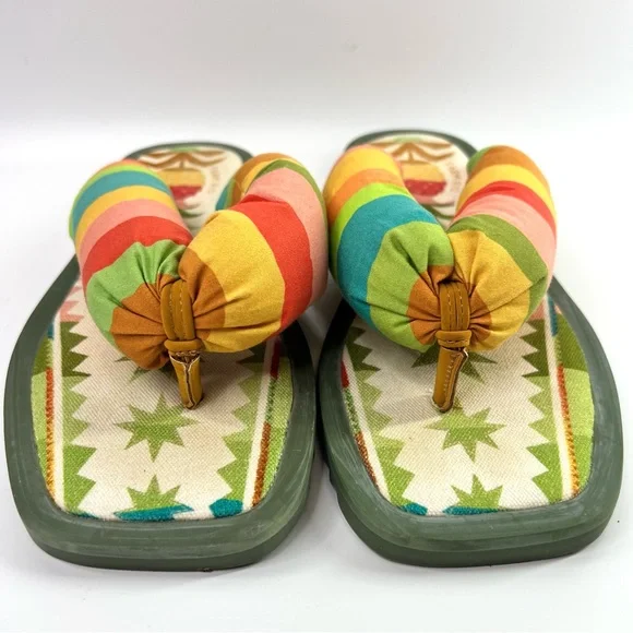 FARM Rio Pineapple Puffy Flip Flop Sandals 8 - Picture 4 of 14